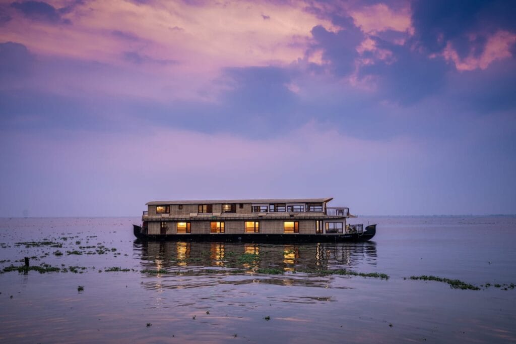 Kerala Boat House Price: A Complete Guide to Alappuzha Houseboat Rates