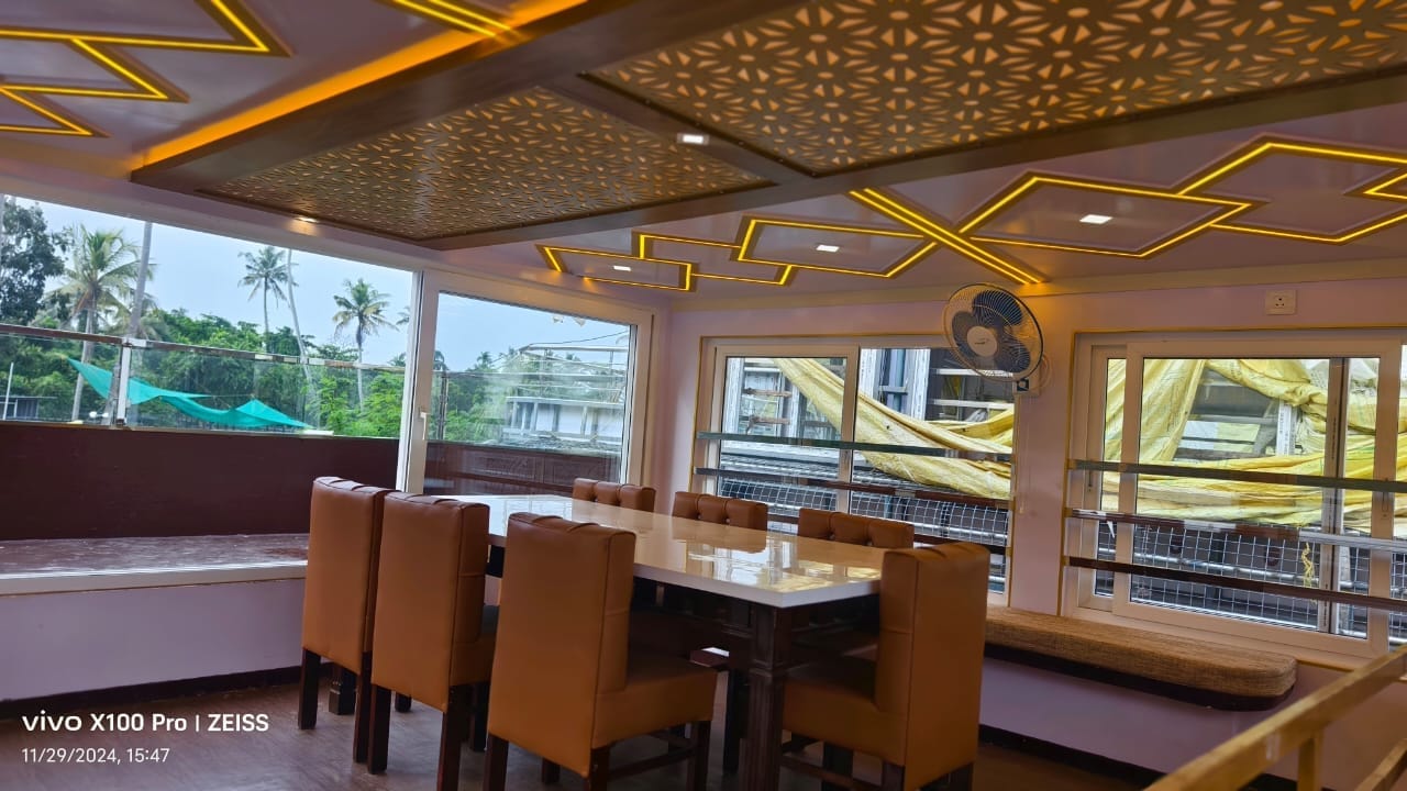 premium houseboat alleppey bedroom with elegant lighting and modern design